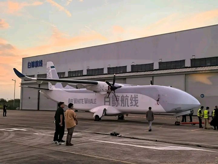 Aparat Air White Whale WS5000 pokazany w październiku 2024 r. 